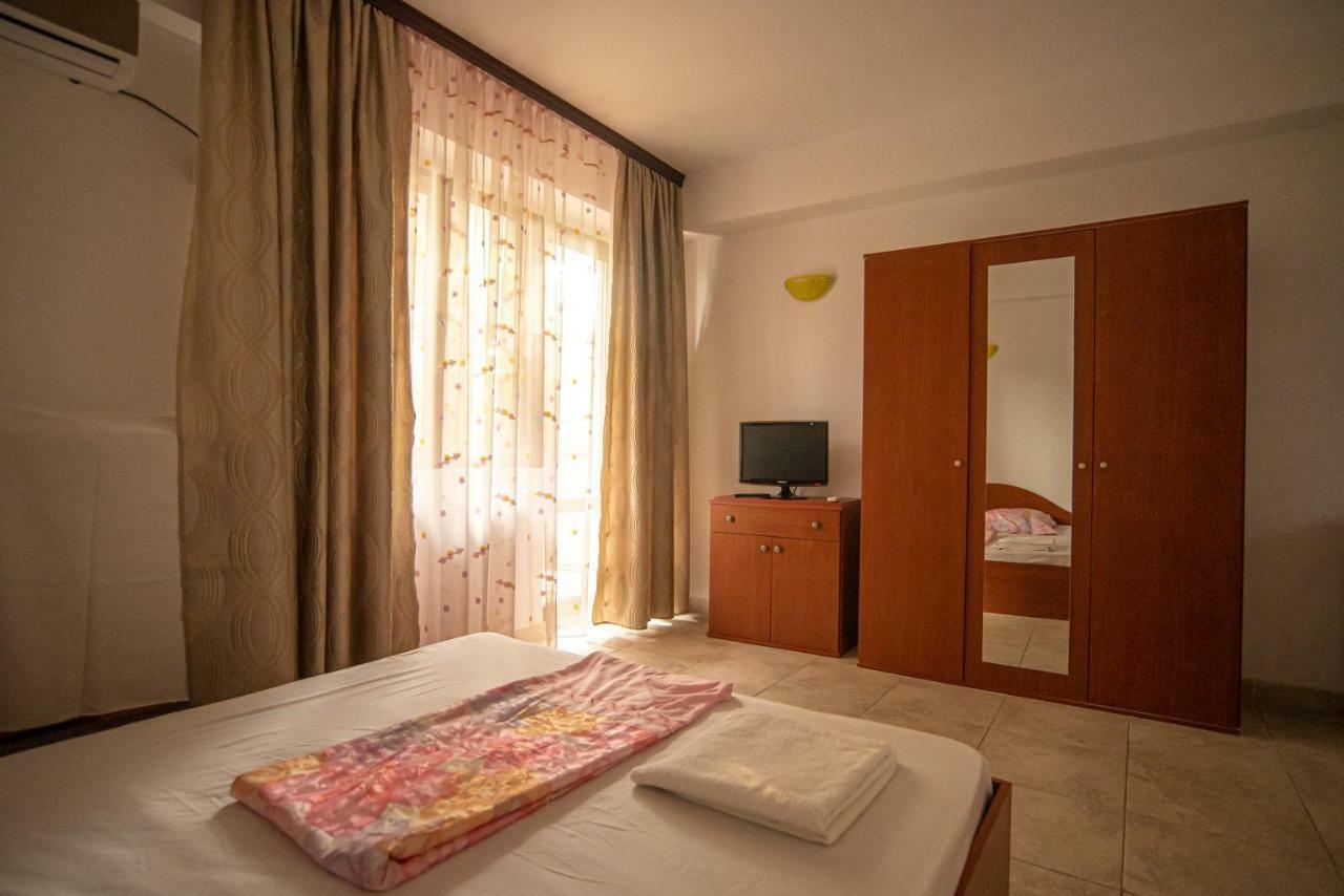 La Papu Si Maia Hotel เอโฟรีเอซูด ภายนอก รูปภาพ