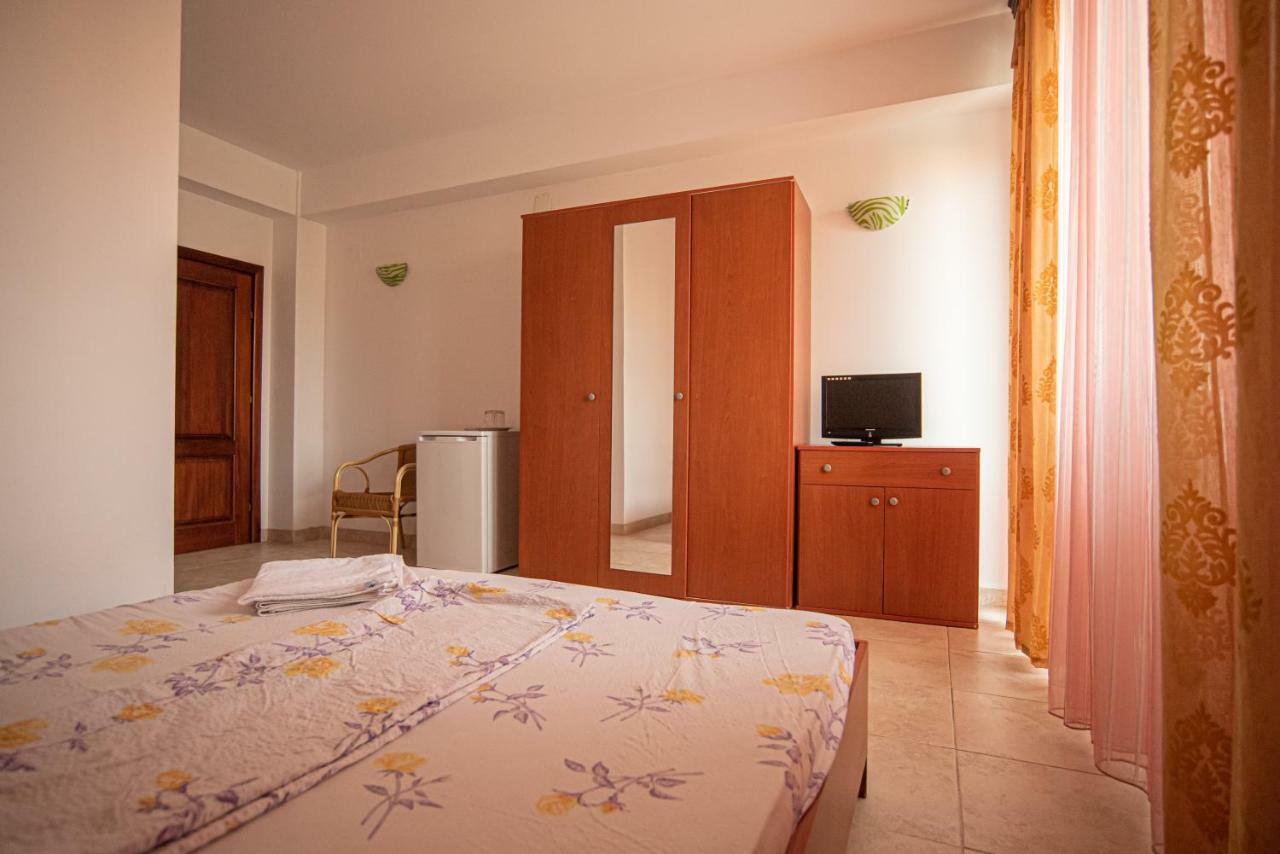 La Papu Si Maia Hotel เอโฟรีเอซูด ภายนอก รูปภาพ