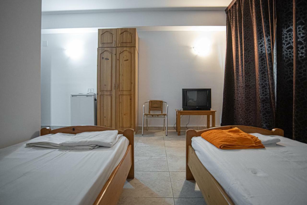 La Papu Si Maia Hotel เอโฟรีเอซูด ภายนอก รูปภาพ